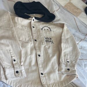 Boys size 8 ZARA Beige Button-Up Shirt with Black Hood